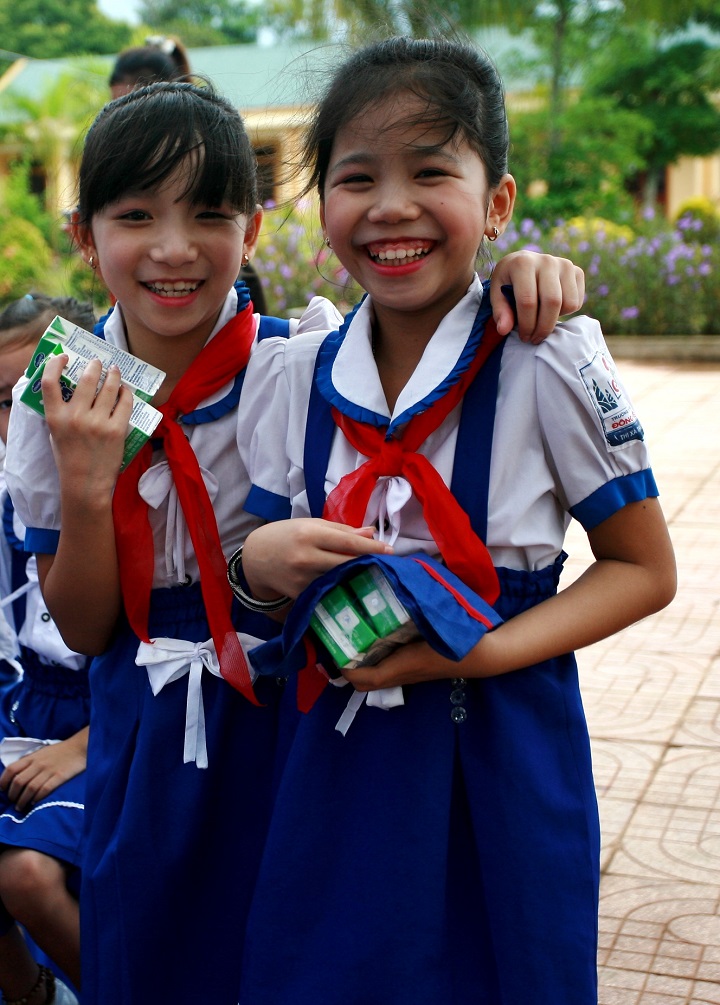 Quỹ sữa 'vươn cao Việt Nam' đến với các gia đình chính sách - Ảnh 7